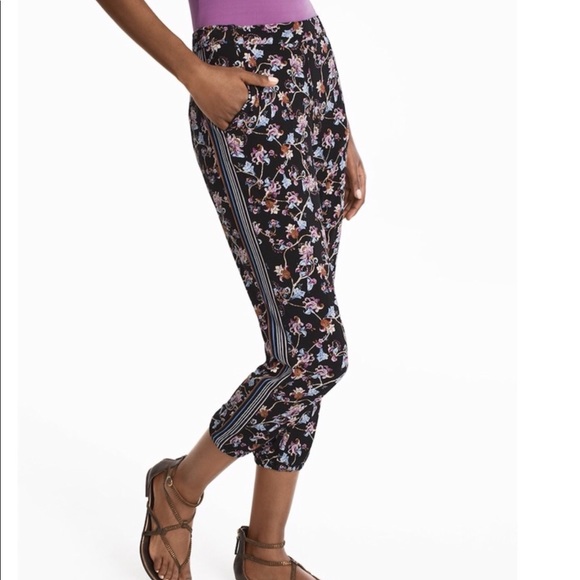 New White House Black market Floral Knit Print Summer, Joggers Crop pant - Picture 1 of 4